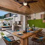 Дом отдыха Arbanessa With Heated Pool Трогир