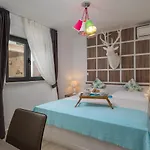 Arbanessa With Heated Pool Дом отдыха Трогир