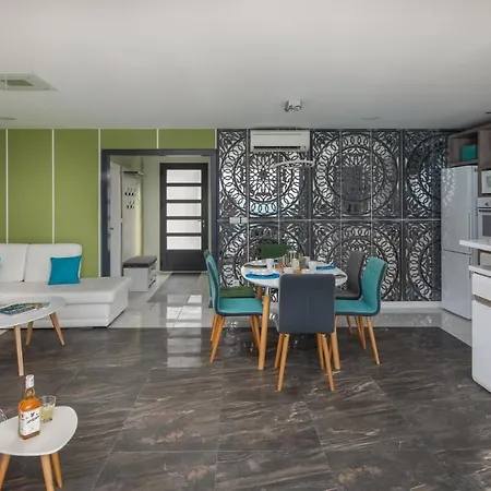 Arbanessa With Heated Pool Semesterbostad Trogir