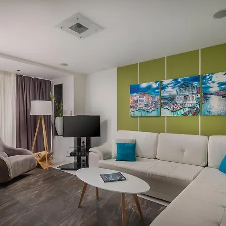 Dom wakacyjny Arbanessa With Heated Pool Trogir