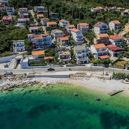 Arbanessa With Heated Pool Dom wakacyjny Trogir