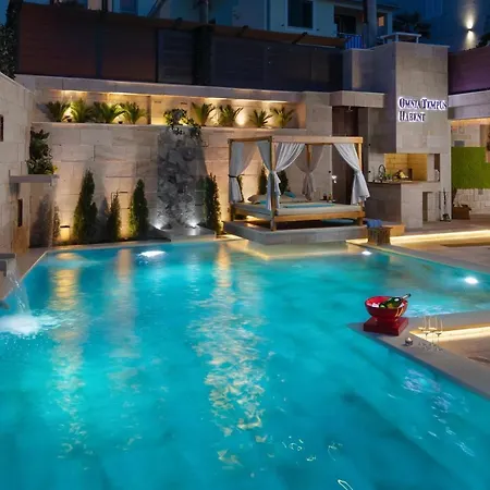 Arbanessa With Heated Pool Vikendica *
