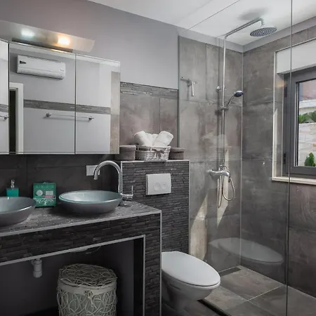 Arbanessa With Heated Pool Trogir