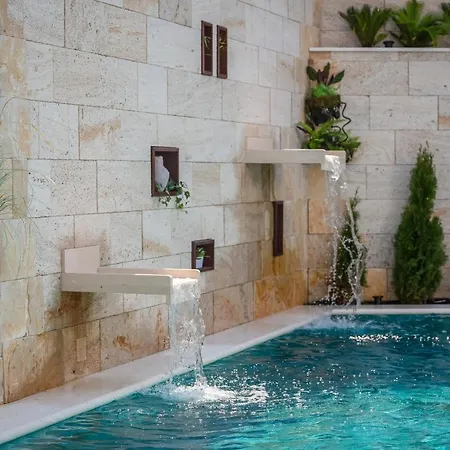 Arbanessa With Heated Pool Dom wakacyjny
