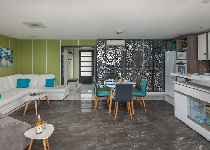 Arbanessa With Heated Pool בית נופש טרוגיר