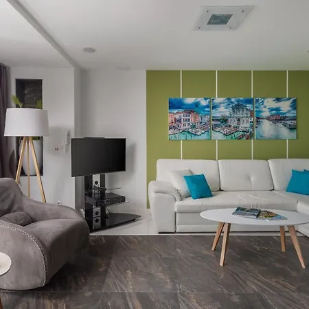 Arbanessa With Heated Pool تروغير