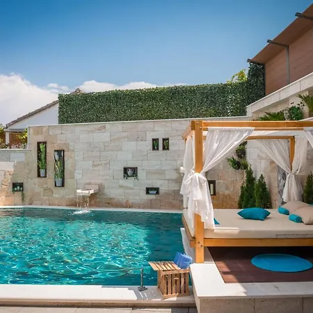 Holiday home Arbanessa With Heated Pool Trogir