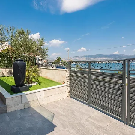 Arbanessa With Heated Pool Holiday home *